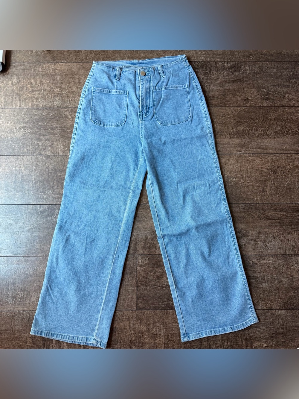 Wide Leg Jeans in Light Blue with Front patch pockets